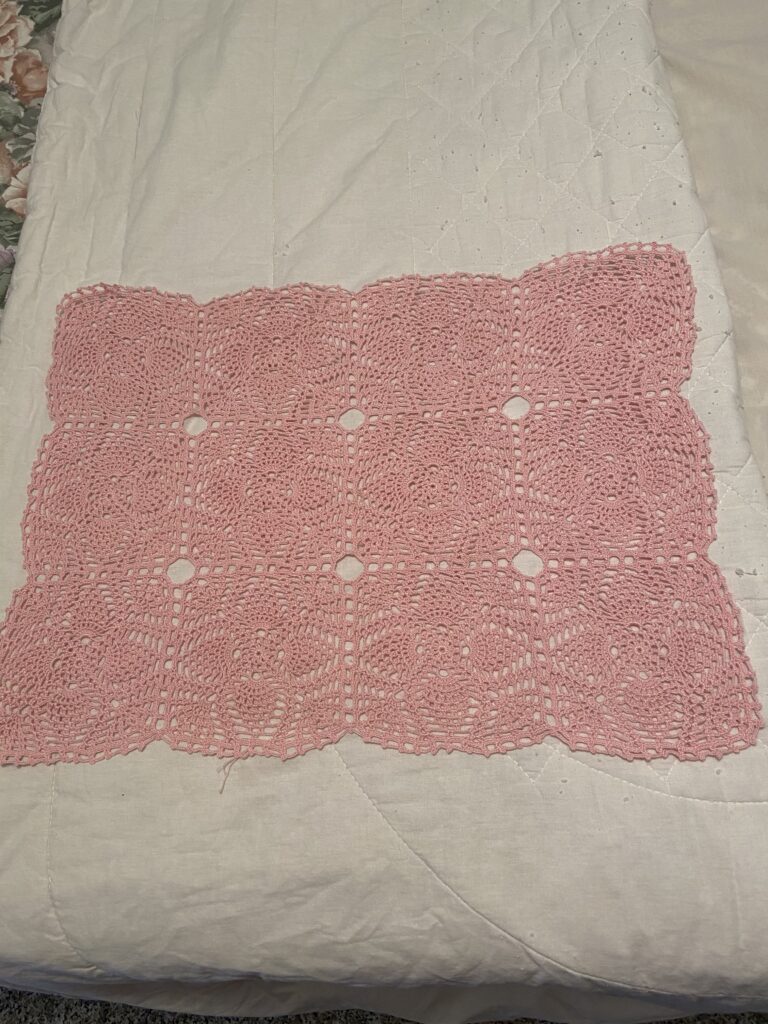 Bellissimo centrino rosa, N 24