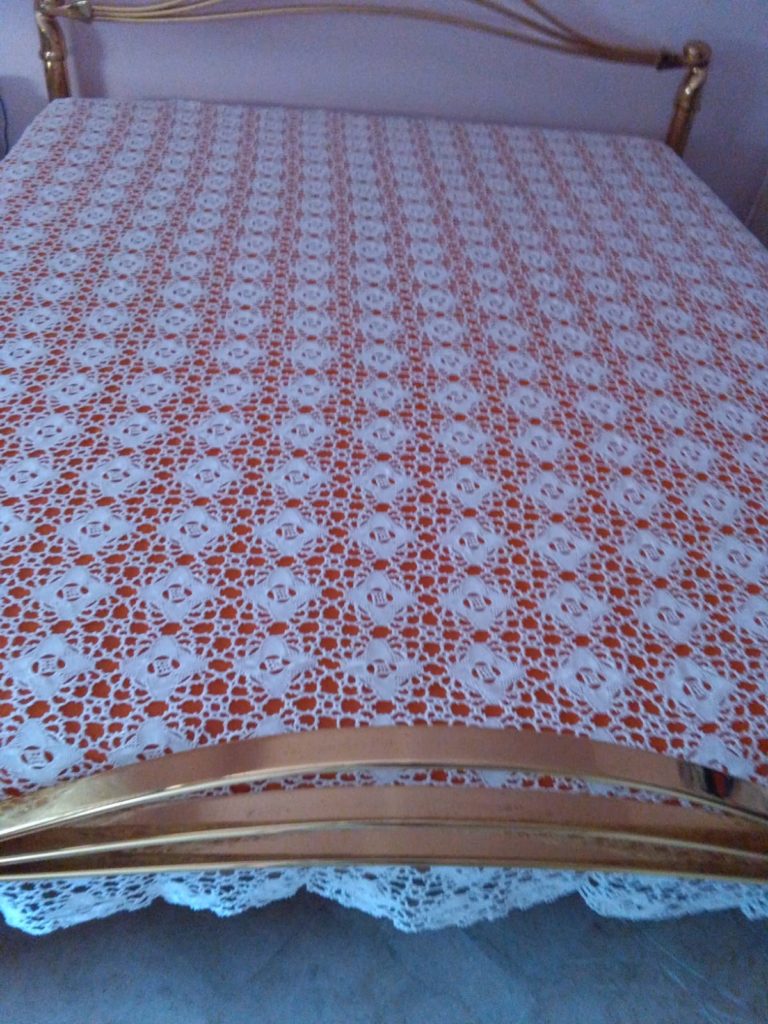Copriletto all’uncinetto bianco n7